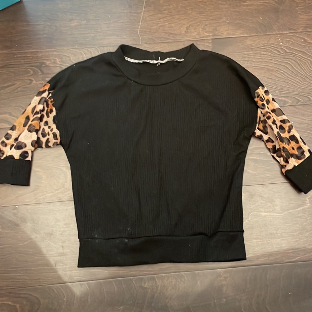 Mesh sleeve tee
